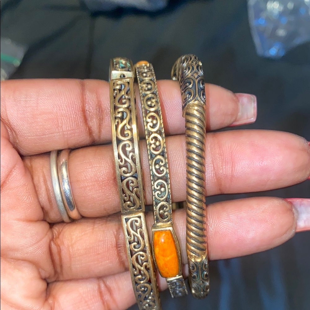 Elegant Gold-Tone Bangle Set - Picture 3 of 4